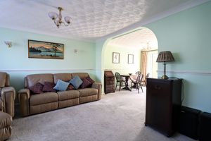 Lounge/Diner- click for photo gallery